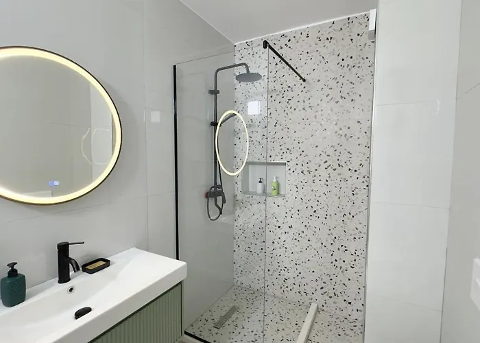 Urban Serenity Skyline View 2 تيرانا