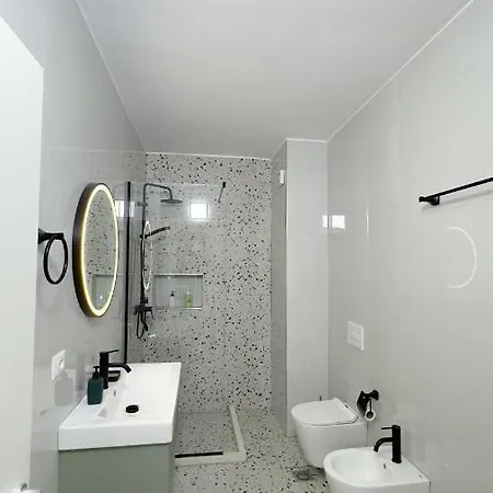 Apartamento Urban Serenity Skyline View 2