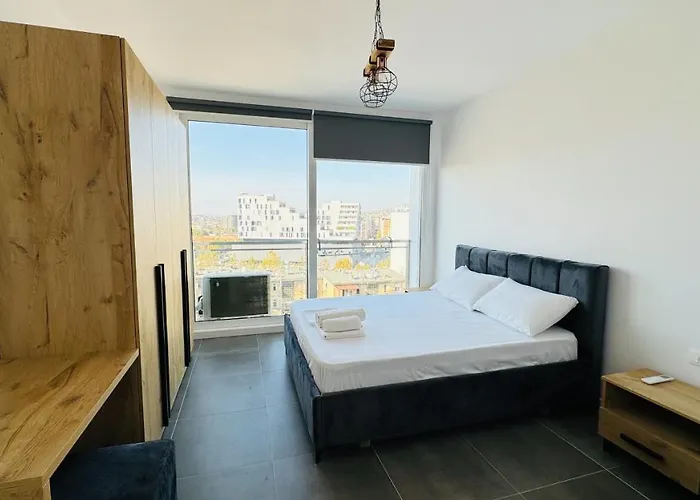 Urban Serenity Skyline View 2 公寓