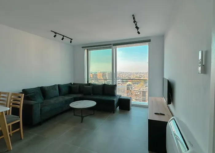 Urban Serenity Skyline View 2 * 地拉那